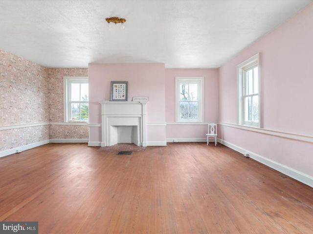 5155 MAIN ST, Stephens City, VA 22655