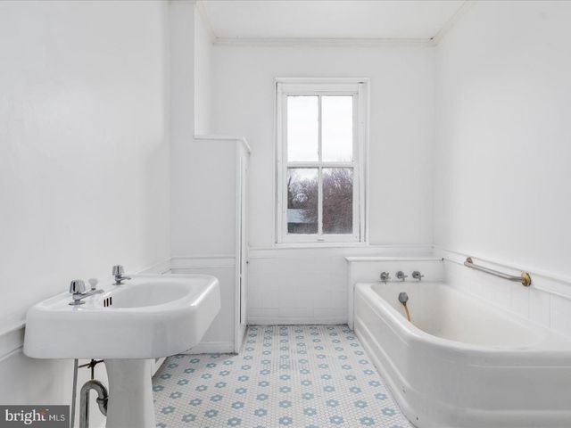 5155 MAIN ST, Stephens City, VA 22655