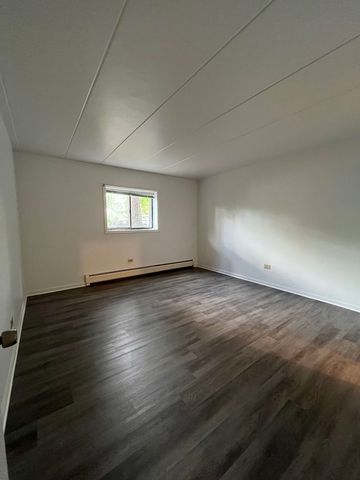 214 E Bailey Road B, Naperville, IL 60565
