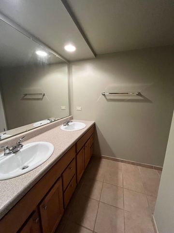 214 E Bailey Road B, Naperville, IL 60565