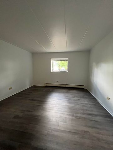 214 E Bailey Road B, Naperville, IL 60565