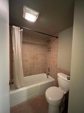 214 E Bailey Road B, Naperville, IL 60565