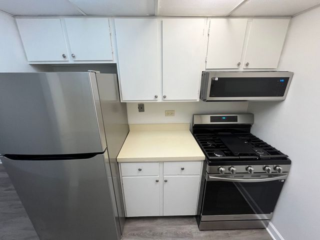 214 E Bailey Road B, Naperville, IL 60565