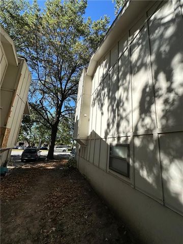 8537-8539 Goddard Street, Overland Park, KS 66214