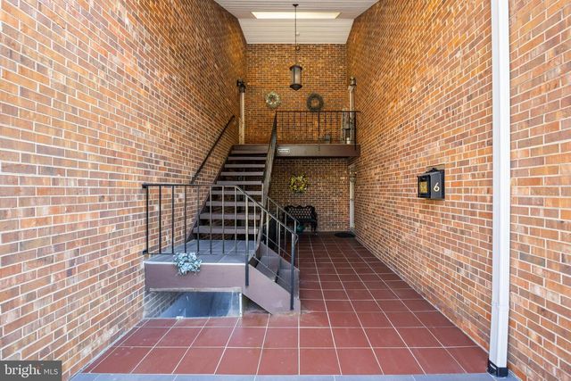 10 N CLOSE, Moorestown, NJ 08057