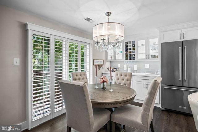 10 N CLOSE, Moorestown, NJ 08057