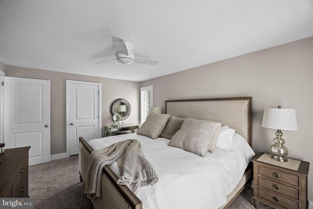 10 N CLOSE, Moorestown, NJ 08057