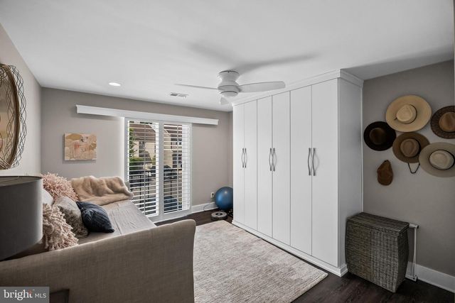 10 N CLOSE, Moorestown, NJ 08057