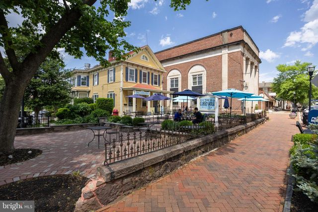 10 N CLOSE, Moorestown, NJ 08057
