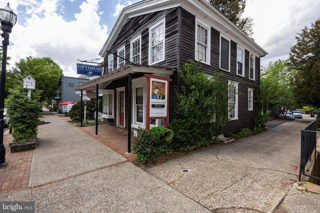 10 N CLOSE, Moorestown, NJ 08057