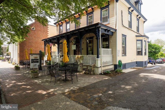 10 N CLOSE, Moorestown, NJ 08057