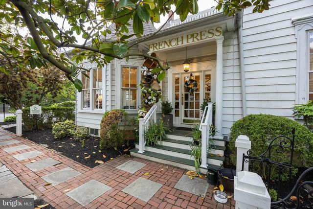 10 N CLOSE, Moorestown, NJ 08057