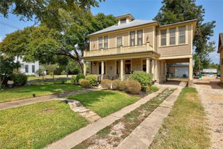 622 W 7th ST, Taylor, TX 76574