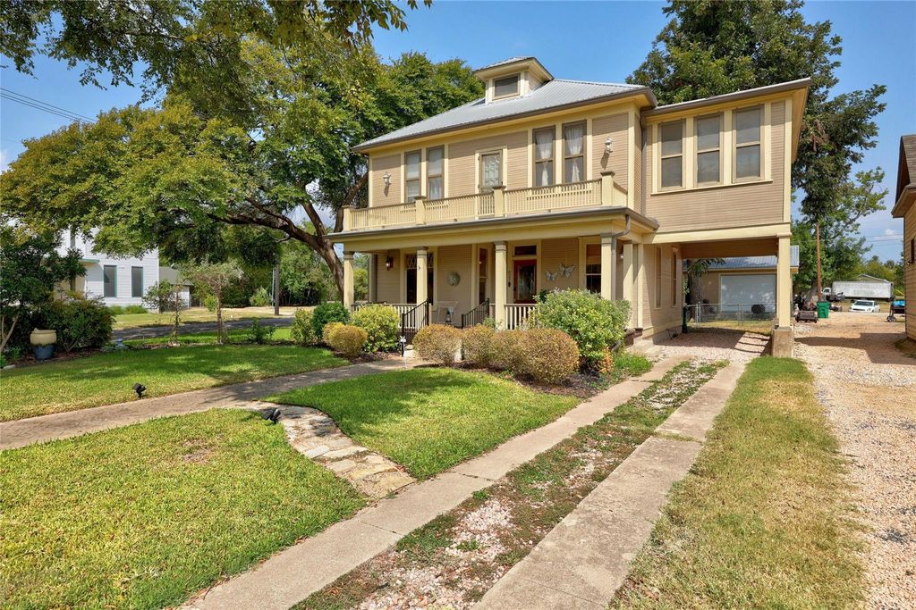 622 W 7th ST, Taylor, TX 76574