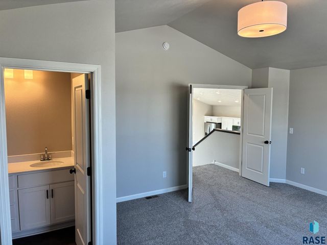 2609 S Copper Creek Ave Avenue, Sioux Falls, SD 57110