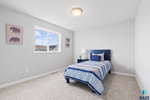2609 S Copper Creek Ave Avenue, Sioux Falls, SD 57110