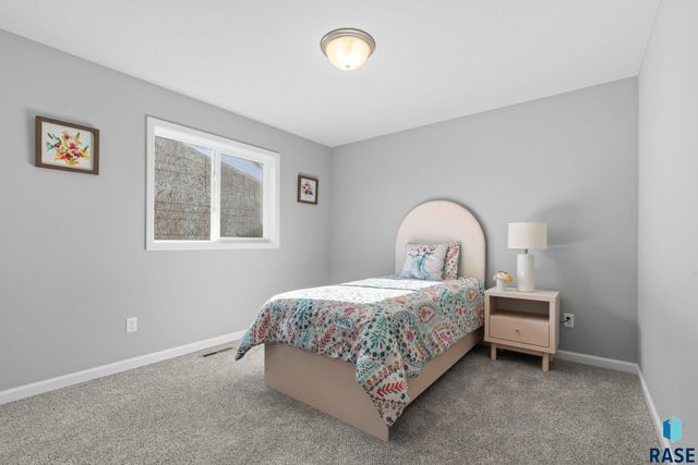 2609 S Copper Creek Ave Avenue, Sioux Falls, SD 57110