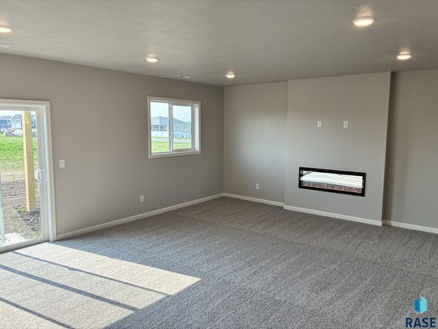 2609 S Copper Creek Ave Avenue, Sioux Falls, SD 57110