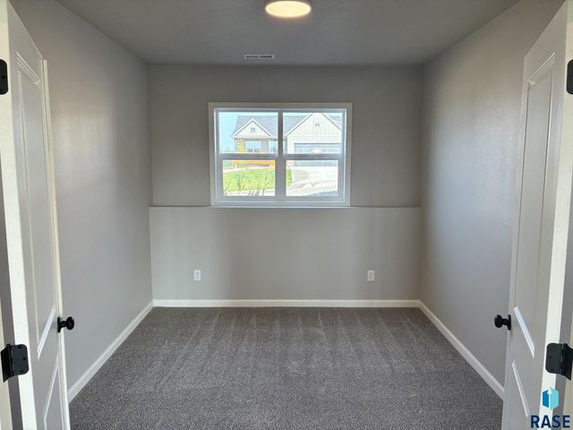 2609 S Copper Creek Ave Avenue, Sioux Falls, SD 57110