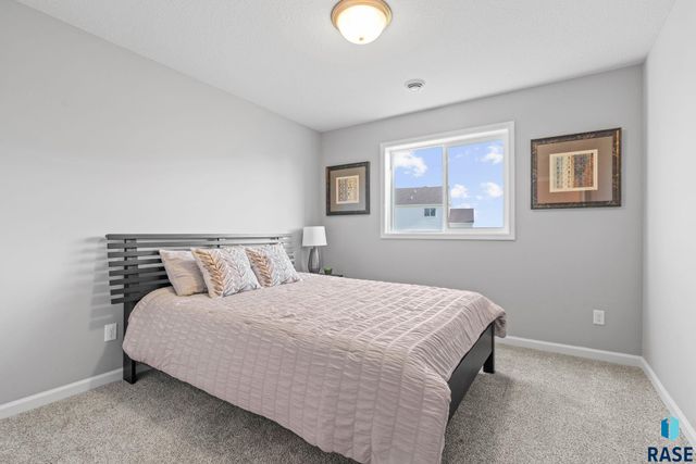 2609 S Copper Creek Ave Avenue, Sioux Falls, SD 57110