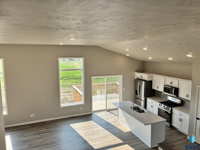 2609 S Copper Creek Ave Avenue, Sioux Falls, SD 57110