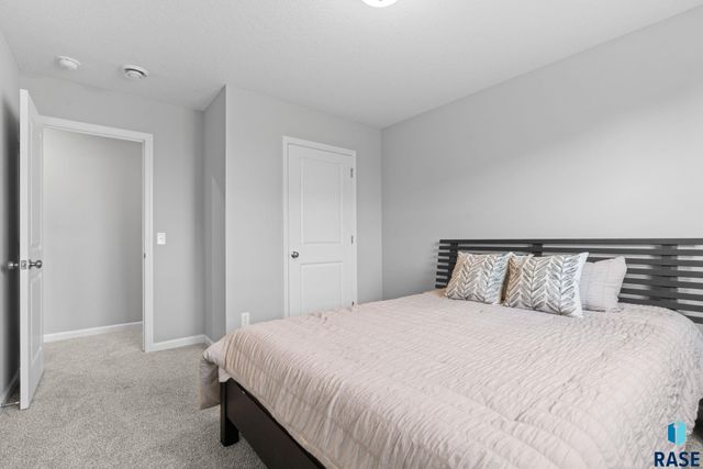 2609 S Copper Creek Ave Avenue, Sioux Falls, SD 57110