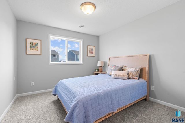 2609 S Copper Creek Ave Avenue, Sioux Falls, SD 57110