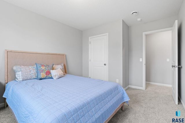 2609 S Copper Creek Ave Avenue, Sioux Falls, SD 57110