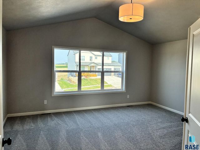 2609 S Copper Creek Ave Avenue, Sioux Falls, SD 57110