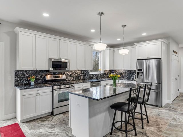 270 Sutton Farm Drive, Shelburne, VT 05482