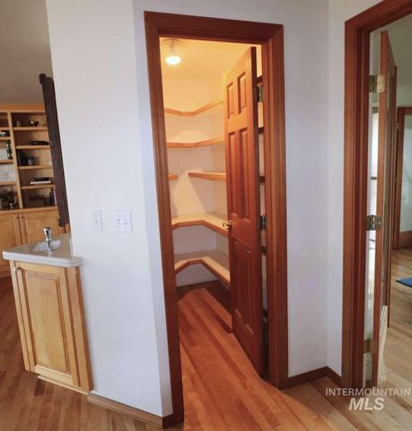 2300 W Aspen Cove Dr, Meridian, ID 83642