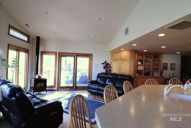 2300 W Aspen Cove Dr, Meridian, ID 83642