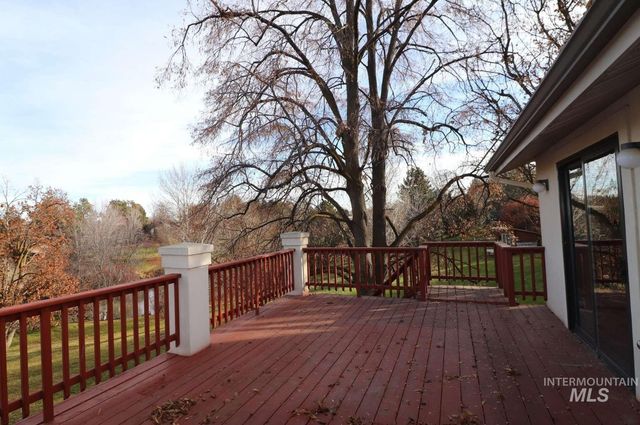 2300 W Aspen Cove Dr, Meridian, ID 83642