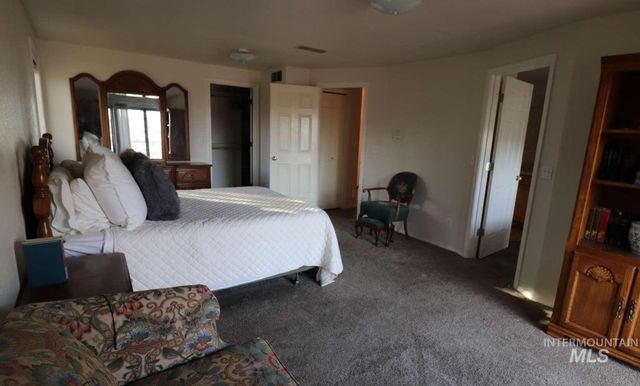 2300 W Aspen Cove Dr, Meridian, ID 83642