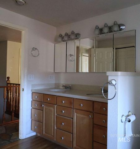 2300 W Aspen Cove Dr, Meridian, ID 83642