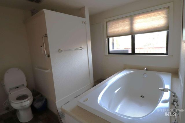 2300 W Aspen Cove Dr, Meridian, ID 83642