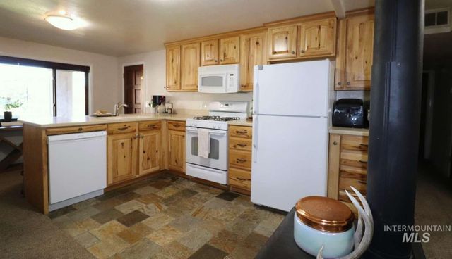 2300 W Aspen Cove Dr, Meridian, ID 83642