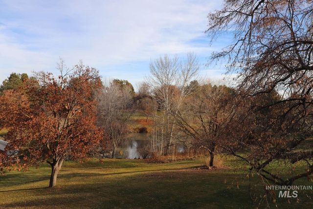 2300 W Aspen Cove Dr, Meridian, ID 83642