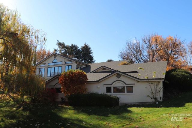 2300 W Aspen Cove Dr, Meridian, ID 83642