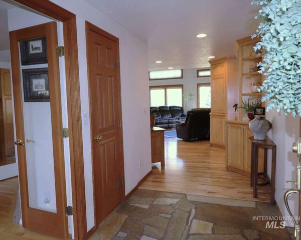 2300 W Aspen Cove Dr, Meridian, ID 83642