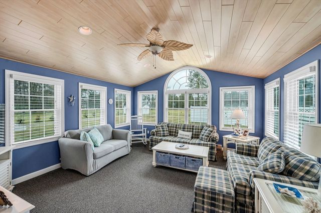 16 Brentwood Dr, Wilbraham, MA 01095