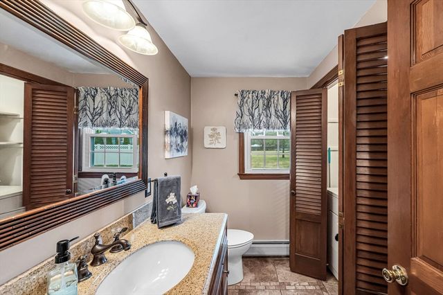 16 Brentwood Dr, Wilbraham, MA 01095