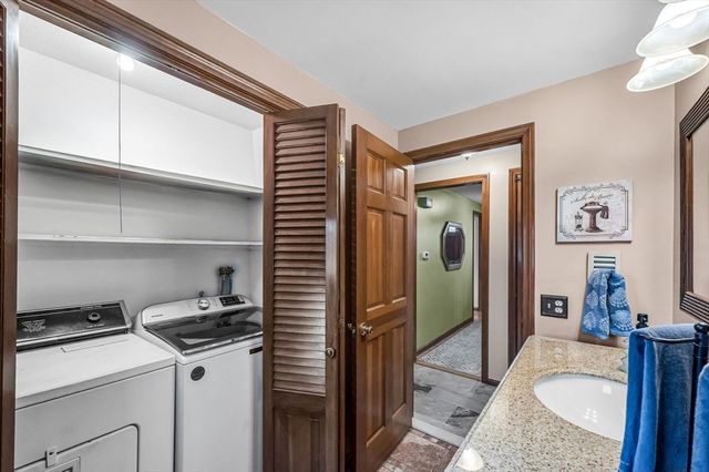 16 Brentwood Dr, Wilbraham, MA 01095