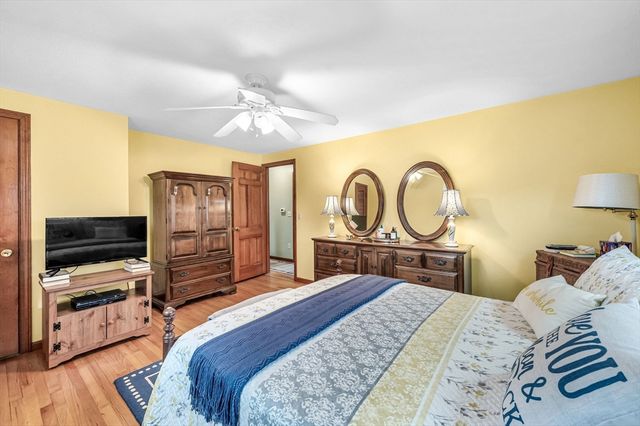 16 Brentwood Dr, Wilbraham, MA 01095