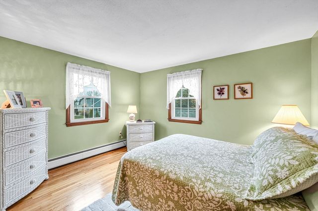 16 Brentwood Dr, Wilbraham, MA 01095