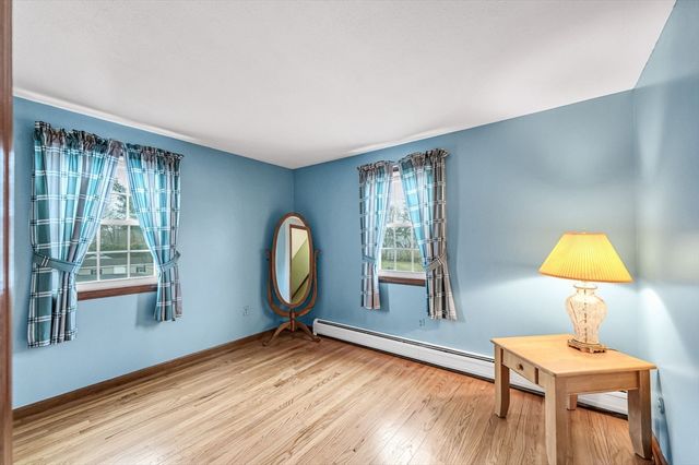 16 Brentwood Dr, Wilbraham, MA 01095