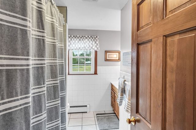 16 Brentwood Dr, Wilbraham, MA 01095