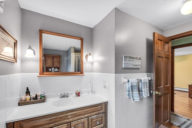 16 Brentwood Dr, Wilbraham, MA 01095