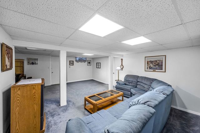 16 Brentwood Dr, Wilbraham, MA 01095