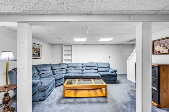 16 Brentwood Dr, Wilbraham, MA 01095